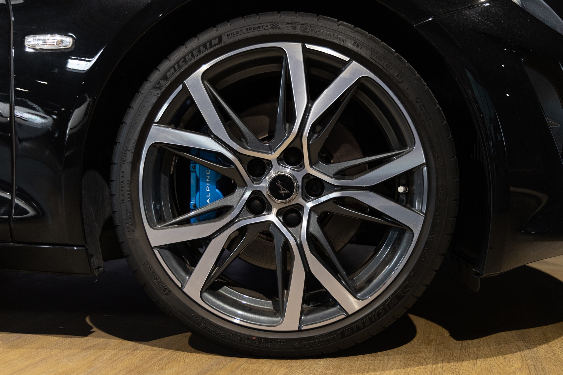 Jantes – ALPINE – A110 Légende – 2019 – Noir Profond – 22 900 km – 252 ch – 4 cyclindres turbo – Transmission : Sequentielle – Origine France – Privaty Cars – Estimation et rachat de véhicules haut de gamme à La Rochelle