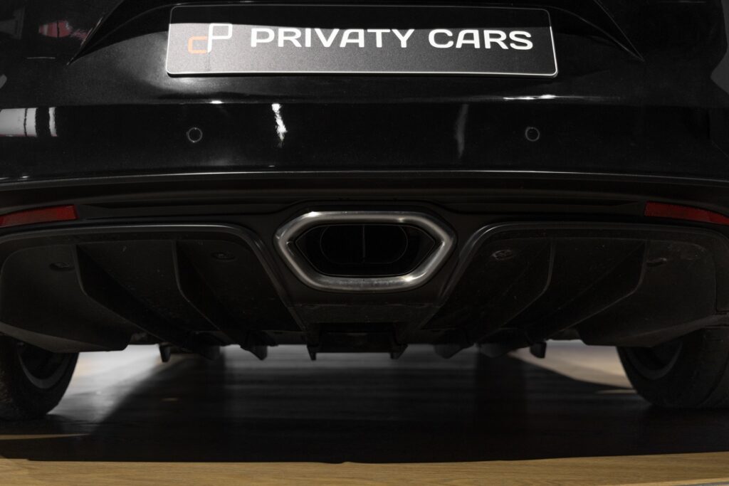 Sortie d'échappement avec diffuseur – ALPINE – A110 Légende – 2019 – Noir Profond – 22 900 km – 252 ch – 4 cyclindres turbo – Transmission : Sequentielle – Origine France – Privaty Cars – Spécialiste des voitures de luxe d’occasion en Charente-Maritime