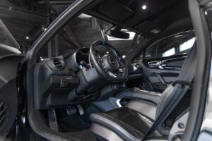 Volant sport avec commandes intégrées – ALPINE – A110 Légende – 2019 – Noir Profond – 22 900 km – 252 ch – 4 cyclindres turbo – Transmission : Sequentielle – Origine France – Privaty Cars – Spécialiste indépendant Porsche, Ferrari et McLaren près de Poitiers