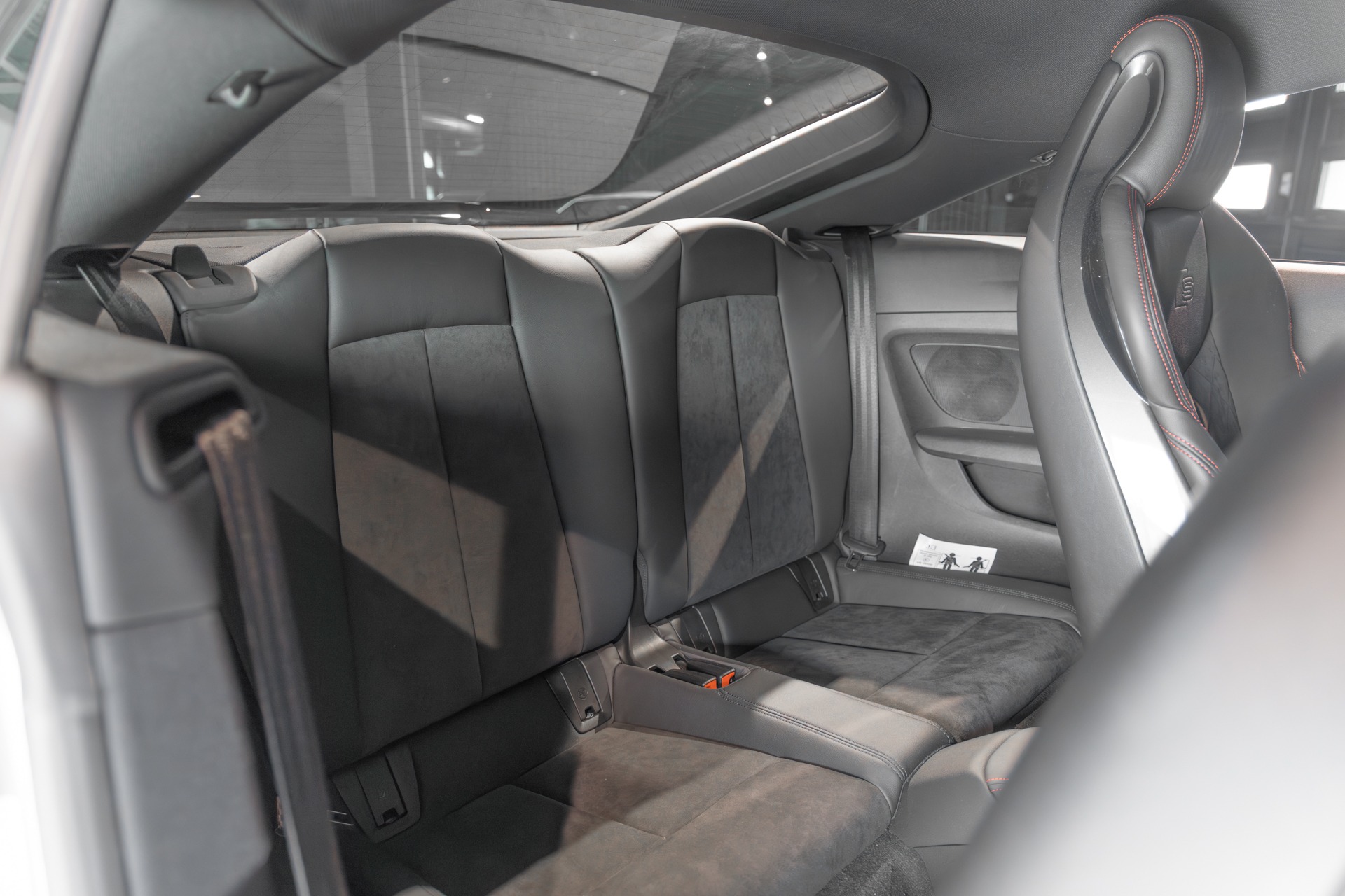 Sièges arrière en cuir noir – AUDI – TT – 2022 – Gris Chronos – 13 900 km – 245 ch – 4 cylindres turbo – Transmission : séquentielle – Origine France – Privaty Cars – Dépôt-vente de véhicules AUDI en Nouvelle-Aquitaine