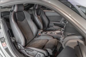 Sièges baquets en cuir – AUDI – TT – 2022 – Gris Chronos – 13 900 km – 245 ch – 4 cylindres turbo – Transmission : séquentielle – Origine France – Privaty Cars – Service de courtage et recherche automobile premium entre Bordeaux et Nantes