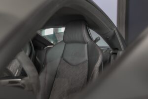 Sièges baquets en cuir – AUDI – TT – 2022 – Gris Chronos – 13 900 km – 245 ch – 4 cylindres turbo – Transmission : séquentielle – Origine France – Privaty Cars – Reprise cash de voitures de luxe sans obligation d’achat près de Niort