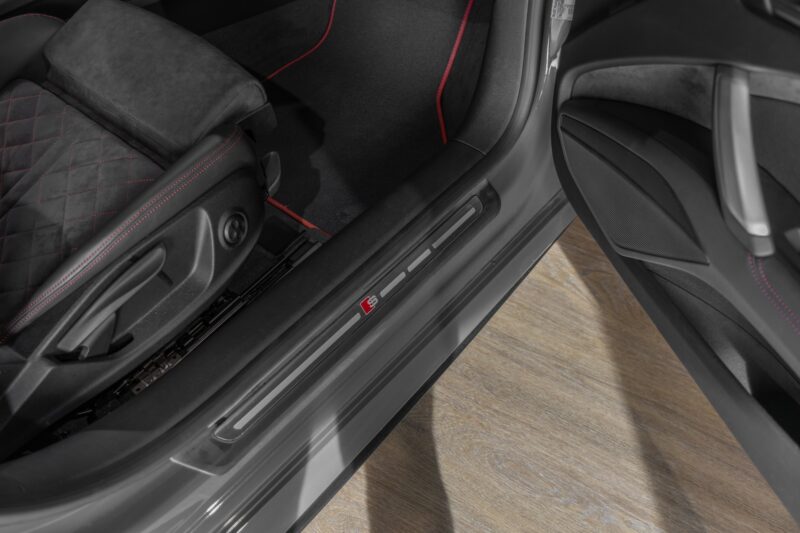 Siège baquet en cuir avec surpiqûres – AUDI – TT – 2022 – Gris Chronos – 13 900 km – 245 ch – 4 cylindres turbo – Transmission : séquentielle – Origine France – Privaty Cars – Rachat cash de voitures AUDI à 2 heures de Paris en TGV