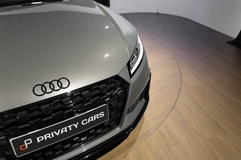 À vendre – AUDI – TT – 2022 – Gris Chronos – 13 900 km – 245 ch – 4 cylindres turbo – Transmission : séquentielle – Vue principale – Origine France – Privaty Cars – Rachat immédiat de véhicules de prestige à La Rochelle