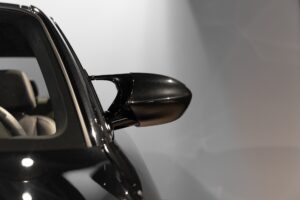 Rétroviseur extérieur noir brillant – BMW – 1M – 2012 – Noir Saphirschwarz Metallic – 47 900 km – 340 ch – 6 cylindres en ligne bi-turbo – Transmission : Manuelle – Origine France – Privaty Cars – Recherche personnalisée de voitures de sport d’occasion en Nouvelle-Aquitaine