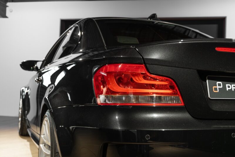 Carrosserie – BMW – 1M – 2012 – Noir Saphirschwarz Metallic – 47 900 km – 340 ch – 6 cylindres en ligne bi-turbo – Transmission : Manuelle – Origine France – Privaty Cars – Sélection de véhicules BMW disponibles près de Poitiers