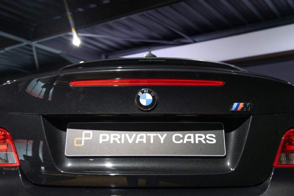 Carrosserie – BMW – 1M – 2012 – Noir Saphirschwarz Metallic – 47 900 km – 340 ch – 6 cylindres en ligne bi-turbo – Transmission : Manuelle – Origine France – Privaty Cars – Spécialiste des supercars d’occasion à La Rochelle