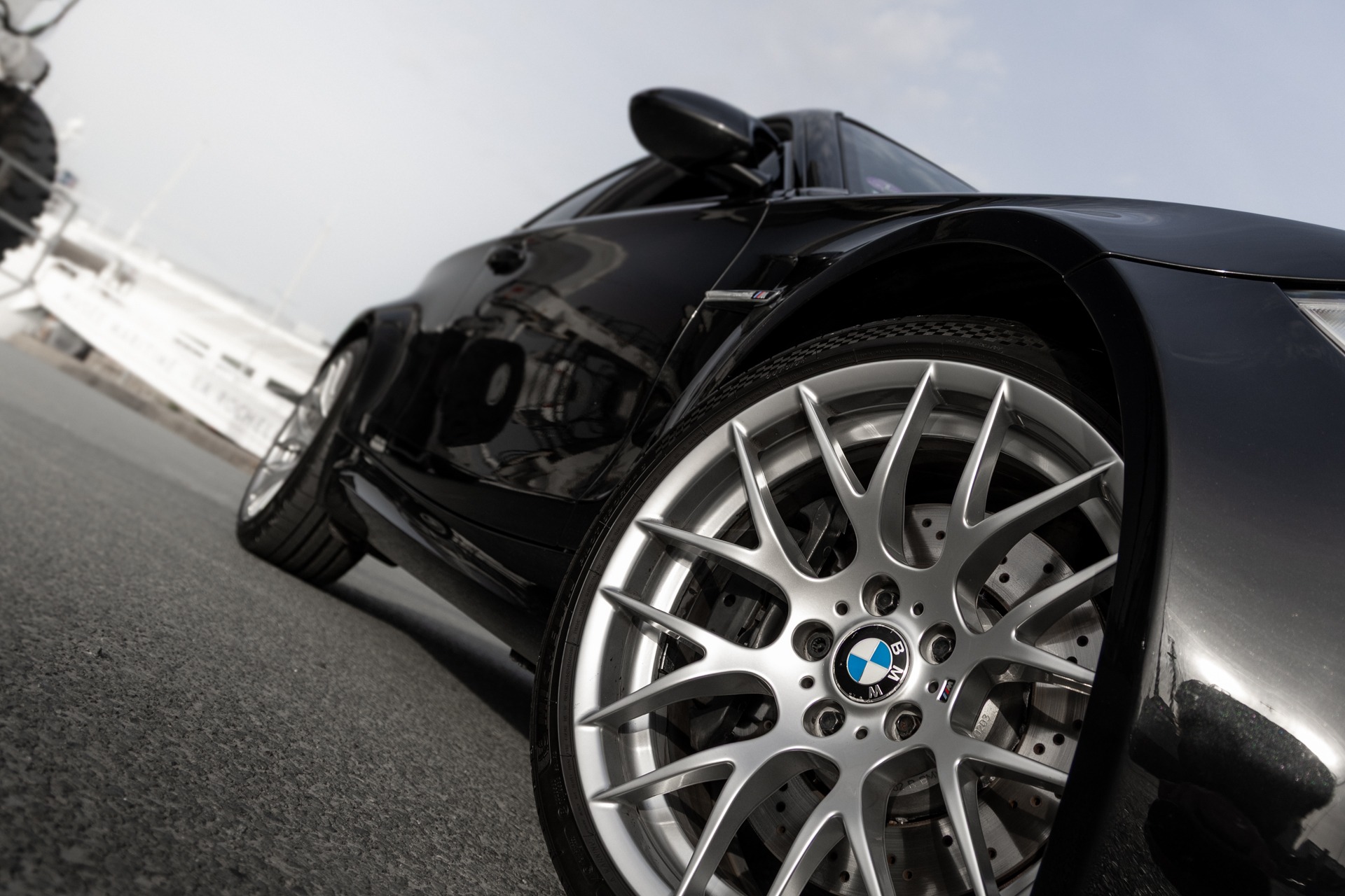Shoot live – BMW – 1M – 2012 – Noir Saphirschwarz Metallic – 47 900 km – 340 ch – 6 cylindres en ligne bi-turbo – Transmission : Manuelle – Origine France – Privaty Cars – Showroom de voitures de sport haut de gamme à 2 heures de Paris en TGV
