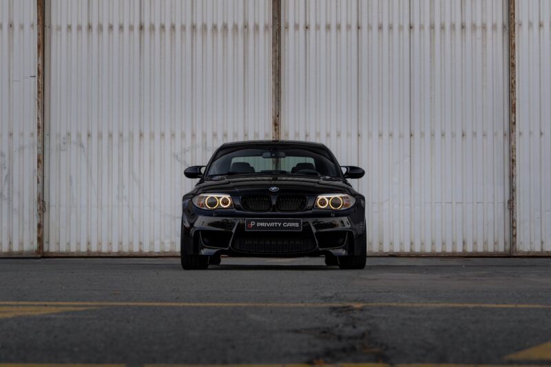 Shoot live – BMW – 1M – 2012 – Noir Saphirschwarz Metallic – 47 900 km – 340 ch – 6 cylindres en ligne bi-turbo – Transmission : Manuelle – Origine France – Privaty Cars – Spécialiste BMW d’occasion à 2 heures de Paris en TGV