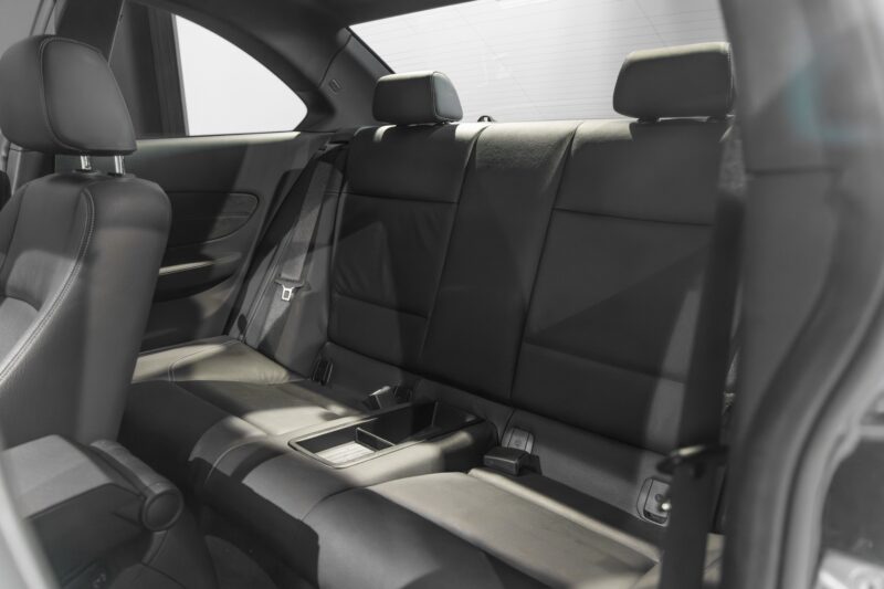 Sièges – BMW – 1M – 2012 – Noir Saphirschwarz Metallic – 47 900 km – 340 ch – 6 cylindres en ligne bi-turbo – Transmission : Manuelle – Origine France – Privaty Cars – Véhicules de sport et de luxe d’occasion à La Rochelle