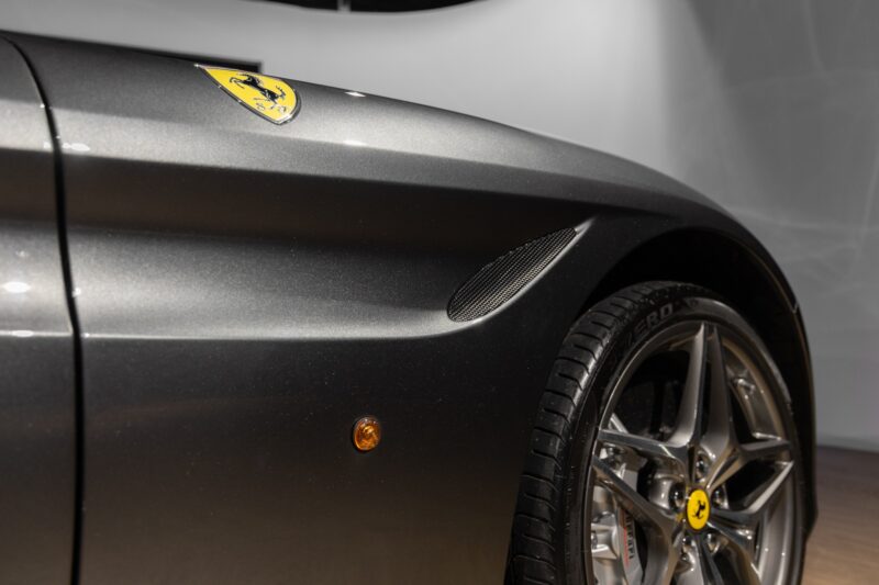Carrosserie – FERRARI – California T – 2015 – Grigio Silverstone – 11 900 km – 560 ch – V8 bi-turbo – Transmission : Sequentielle – Origine France – Privaty Cars – Recherche personnalisée de voitures de sport d’occasion entre Bordeaux et Nantes