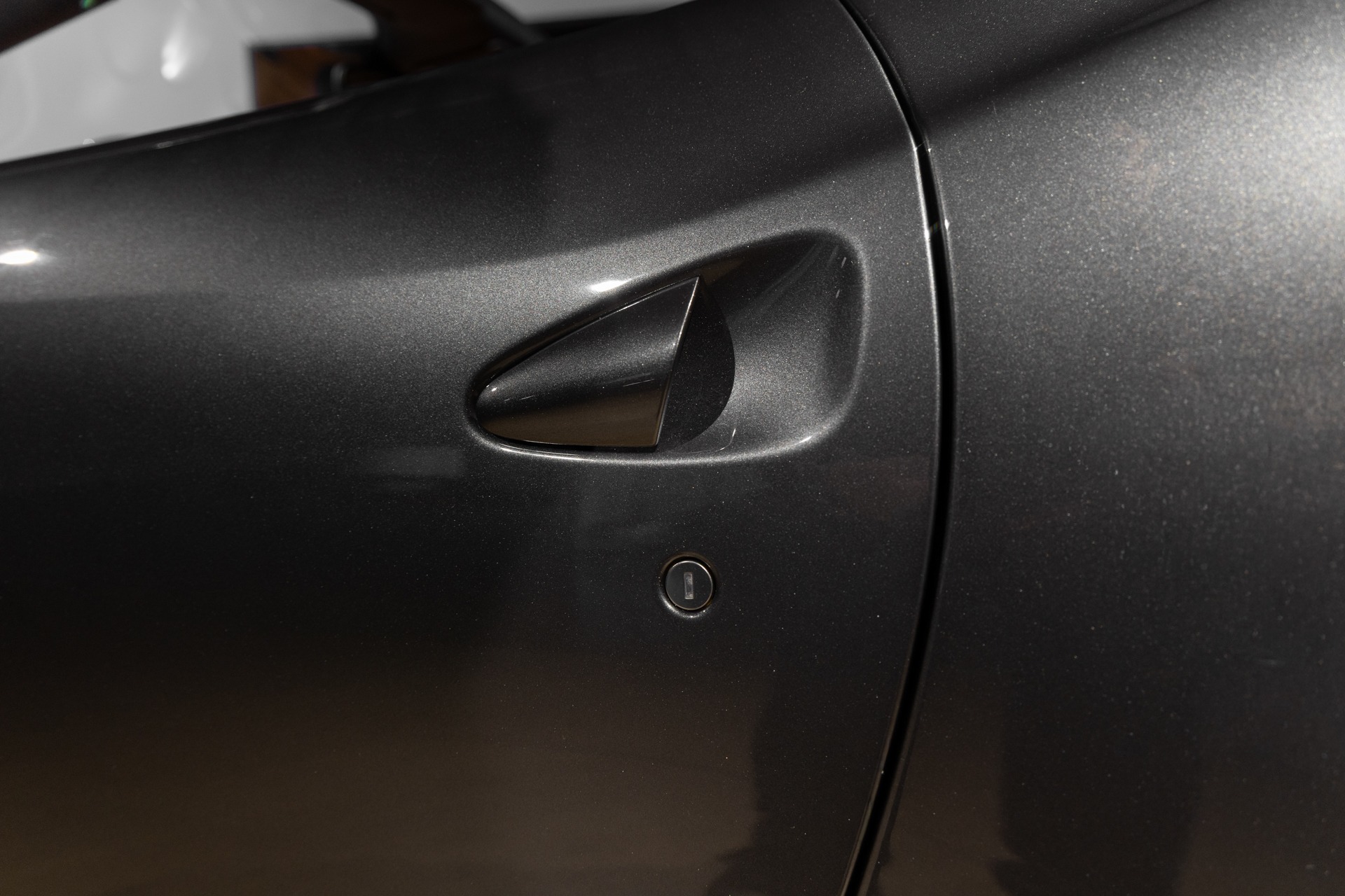 Carrosserie – FERRARI – California T – 2015 – Grigio Silverstone – 11 900 km – 560 ch – V8 bi-turbo – Transmission : Sequentielle – Origine France – Privaty Cars – Véhicules de sport et de luxe d’occasion à 2 heures de Paris en TGV