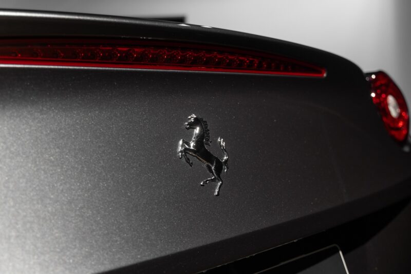 Carrosserie – FERRARI – California T – 2015 – Grigio Silverstone – 11 900 km – 560 ch – V8 bi-turbo – Transmission : Sequentielle – Origine France – Privaty Cars – Spécialiste des sportives d’occasion près de Niort