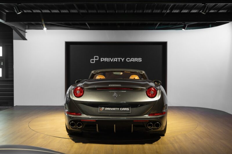 Extérieur – FERRARI – California T – 2015 – Grigio Silverstone – 11 900 km – 560 ch – V8 bi-turbo – Transmission : Sequentielle – Origine France – Privaty Cars – Dépôt-vente de voitures de sport et véhicules d’exception en Nouvelle-Aquitaine