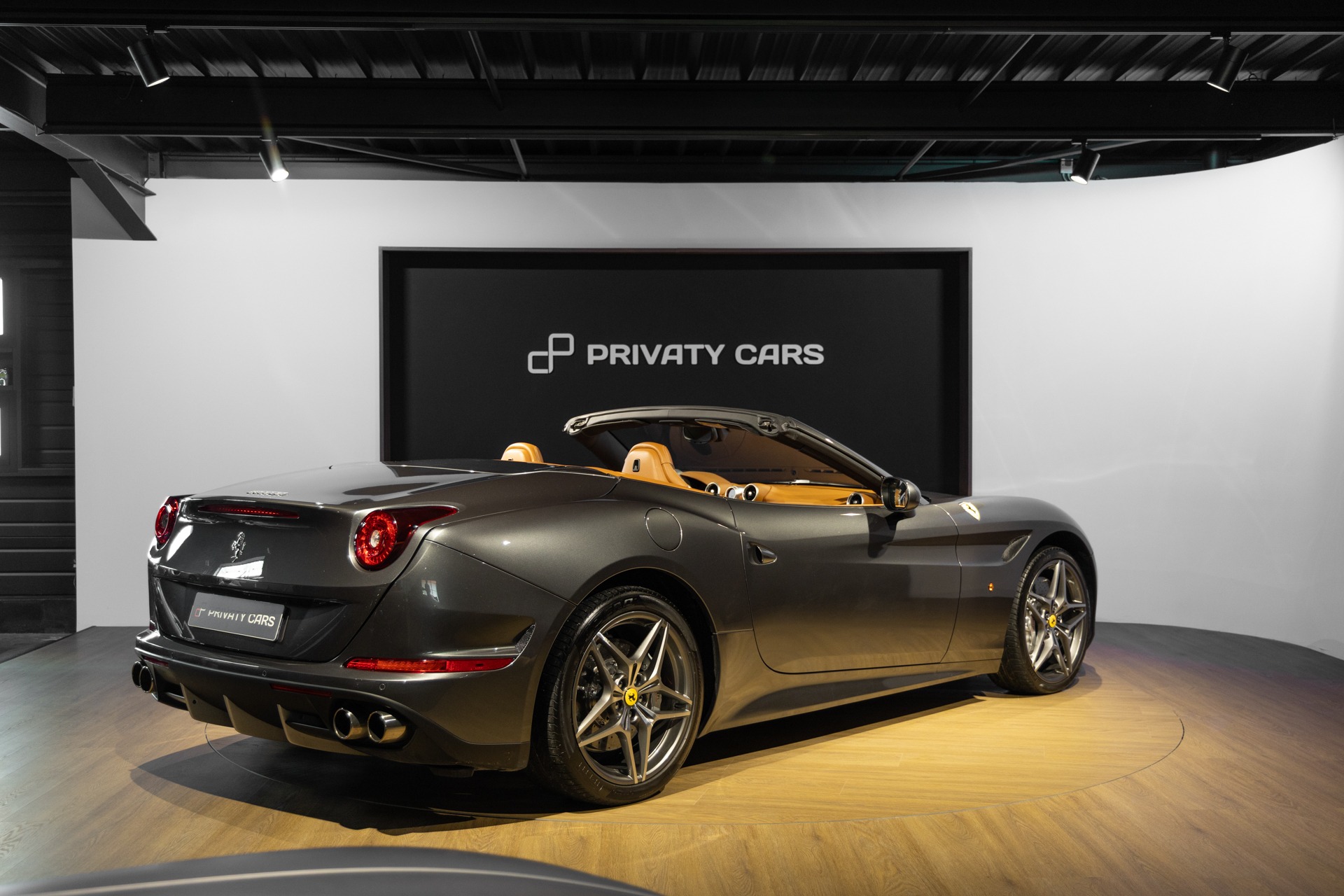 Extérieur – FERRARI – California T – 2015 – Grigio Silverstone – 11 900 km – 560 ch – V8 bi-turbo – Transmission : Sequentielle – Origine France – Privaty Cars – Reprise de voitures de sport et collection près de Poitiers