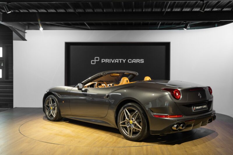 Extérieur – FERRARI – California T – 2015 – Grigio Silverstone – 11 900 km – 560 ch – V8 bi-turbo – Transmission : Sequentielle – Origine France – Privaty Cars – Spécialiste des voitures de sport d’occasion en Nouvelle-Aquitaine