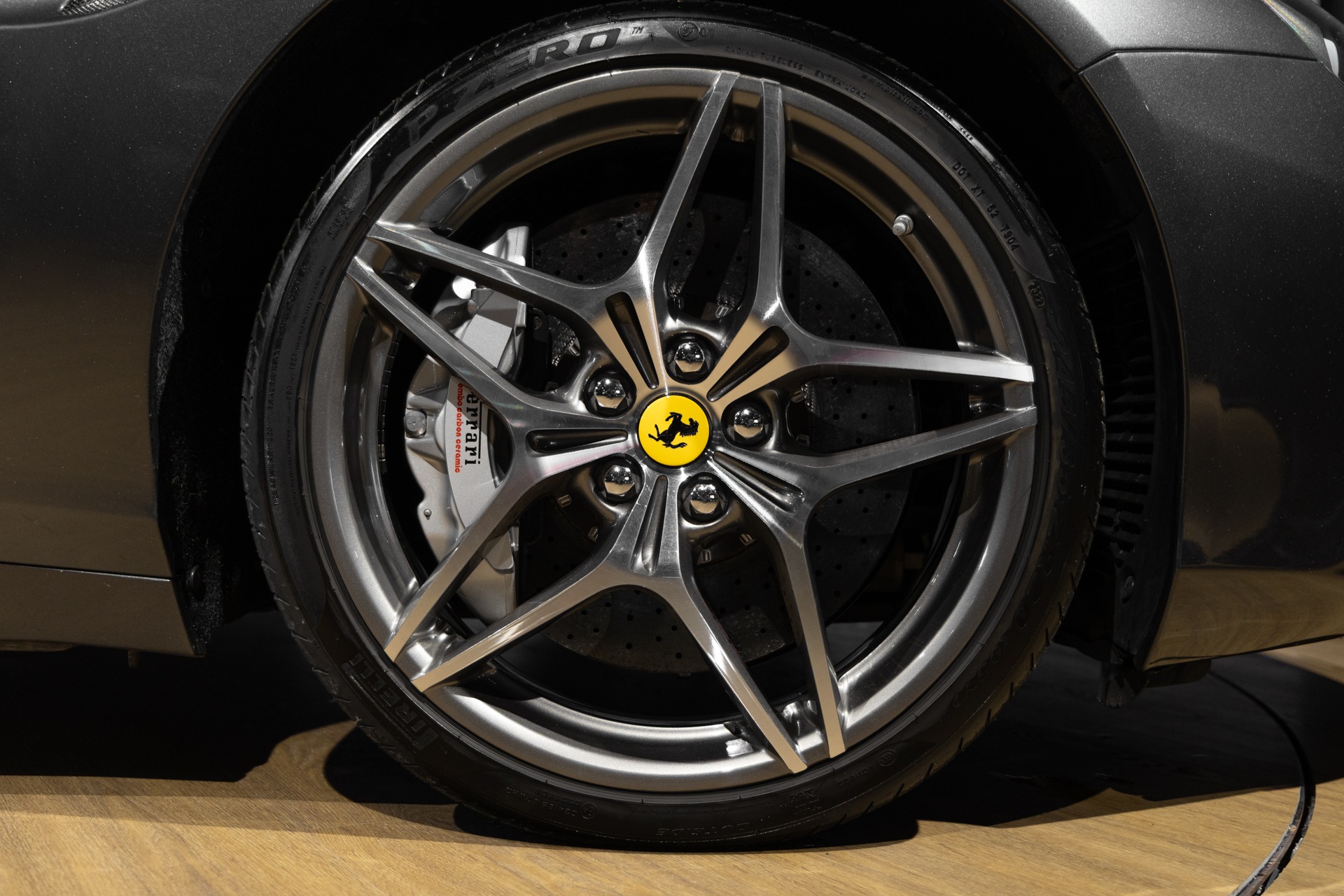 Jantes – FERRARI – California T – 2015 – Grigio Silverstone – 11 900 km – 560 ch – V8 bi-turbo – Transmission : Sequentielle – Origine France – Privaty Cars – Expertise et vente de modèles Super Sport proche de Nantes