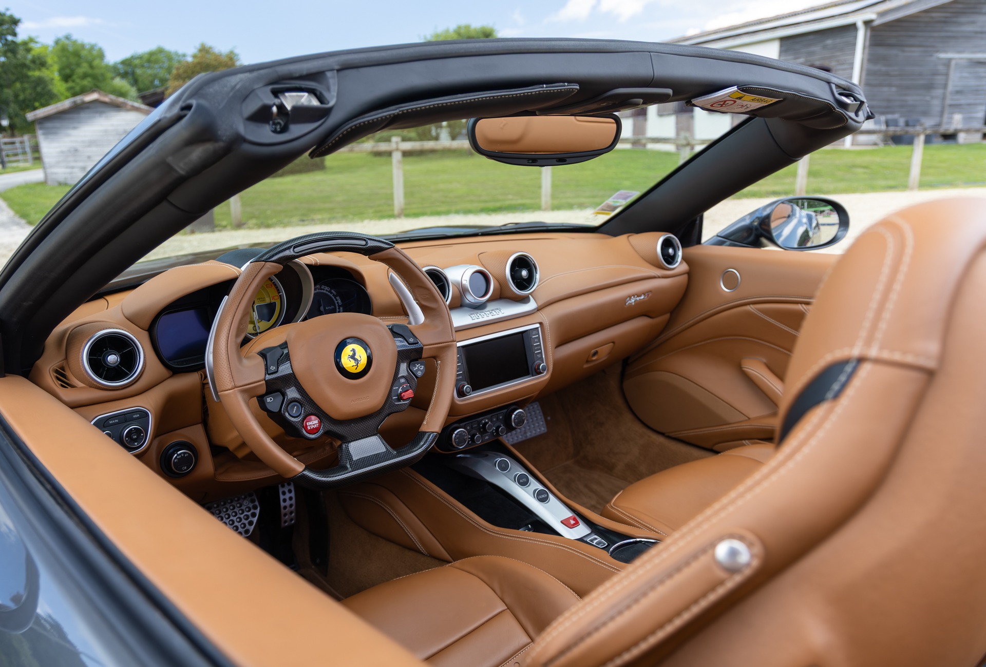 Shoot live – FERRARI – California T – 2015 – Grigio Silverstone – 11 900 km – 560 ch – V8 bi-turbo – Transmission : Sequentielle – Origine France – Privaty Cars – Dépôt-vente de voitures de sport et véhicules d’exception à 2 heures de Paris en TGV