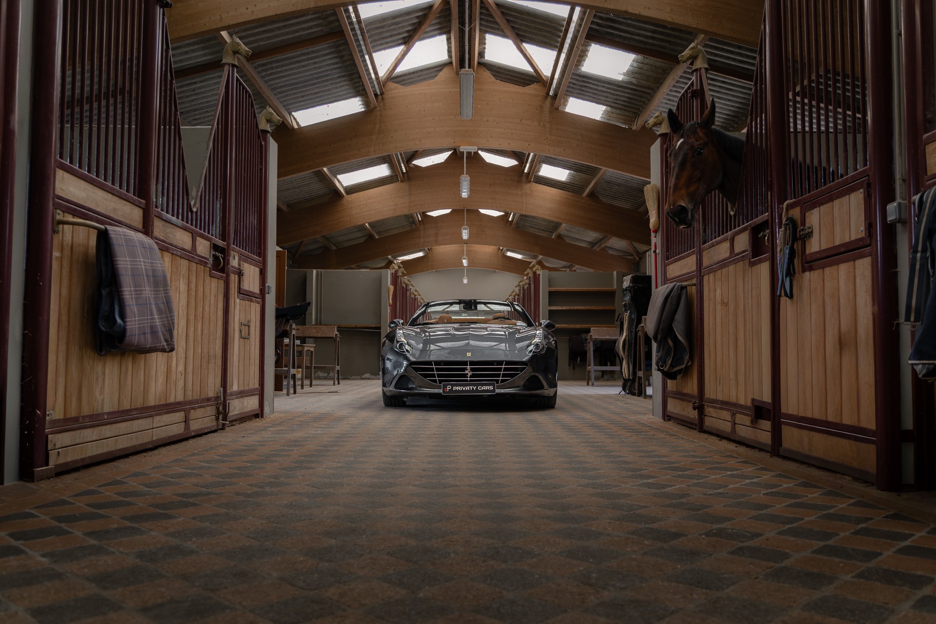 Shoot live – FERRARI – California T – 2015 – Grigio Silverstone – 11 900 km – 560 ch – V8 bi-turbo – Transmission : Sequentielle – Origine France – Privaty Cars – Mandat de vente pour automobiles de luxe à La Rochelle