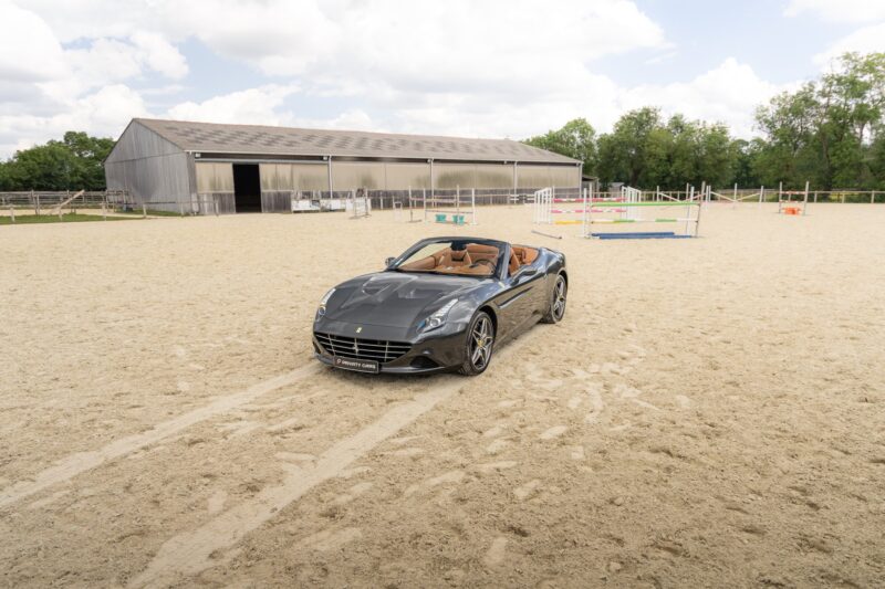 À vendre – FERRARI – California T – 2015 – Grigio Silverstone – 11 900 km – 560 ch – V8 bi-turbo – Transmission : Sequentielle – Vue principale – Origine France – Privaty Cars – Rachat express de supercars et hypercars en Charente-Maritime