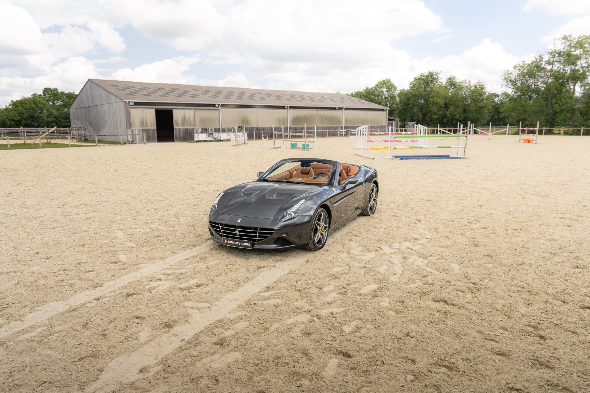 À vendre – FERRARI – California T – 2015 – Grigio Silverstone – 11 900 km – 560 ch – V8 bi-turbo – Transmission : Sequentielle – Vue principale – Origine France – Privaty Cars – Rachat express de supercars et hypercars en Charente-Maritime