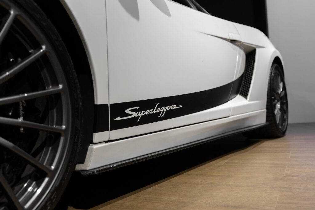 Carrosserie – LAMBORGHINI – Gallardo SuperLeggera – 2010 – Bianco Monocerus – 77 900 km – 530 ch – V10 atmo – Transmission : Sequentielle – Origine Allemagne – Privaty Cars – Intermédiaire de confiance vente voiture sport entre Bordeaux et Nantes