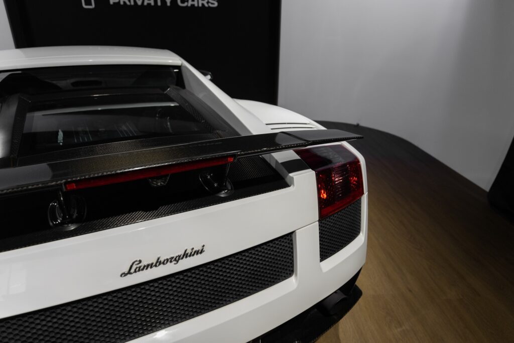 Carrosserie – LAMBORGHINI – Gallardo SuperLeggera – 2010 – Bianco Monocerus – 77 900 km – 530 ch – V10 atmo – Transmission : Sequentielle – Origine Allemagne – Privaty Cars – Expert des modèles LAMBORGHINI en Nouvelle-Aquitaine