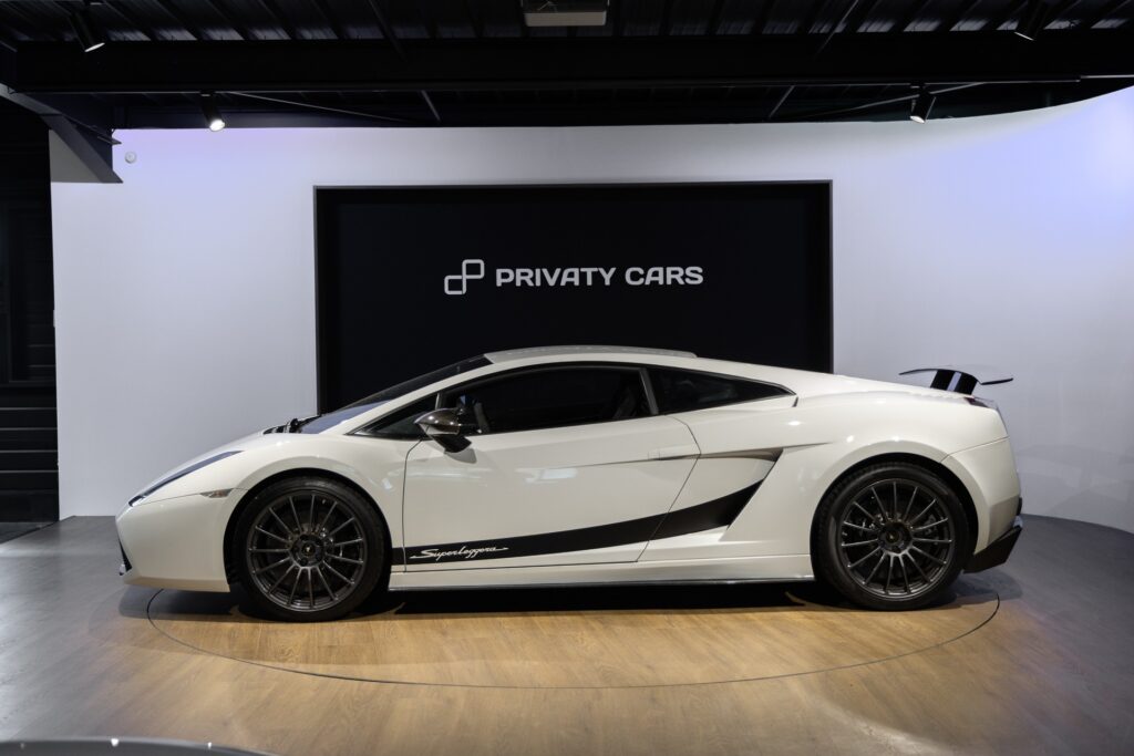 Extérieur – LAMBORGHINI – Gallardo SuperLeggera – 2010 – Bianco Monocerus – 77 900 km – 530 ch – V10 atmo – Transmission : Sequentielle – Origine Allemagne – Privaty Cars – Chasseur de voitures de sport sur mesure près de Poitiers