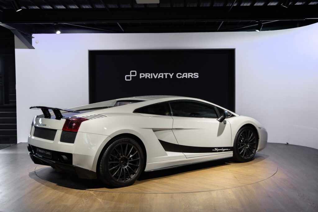 Extérieur – LAMBORGHINI – Gallardo SuperLeggera – 2010 – Bianco Monocerus – 77 900 km – 530 ch – V10 atmo – Transmission : Sequentielle – Origine Allemagne – Privaty Cars – Spécialiste des voitures de sport d’occasion près de Poitiers