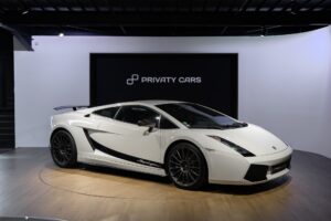 Extérieur – LAMBORGHINI – Gallardo SuperLeggera – 2010 – Bianco Monocerus – 77 900 km – 530 ch – V10 atmo – Transmission : Sequentielle – Origine Allemagne – Privaty Cars – Spécialiste des voitures de luxe d’occasion en Charente-Maritime