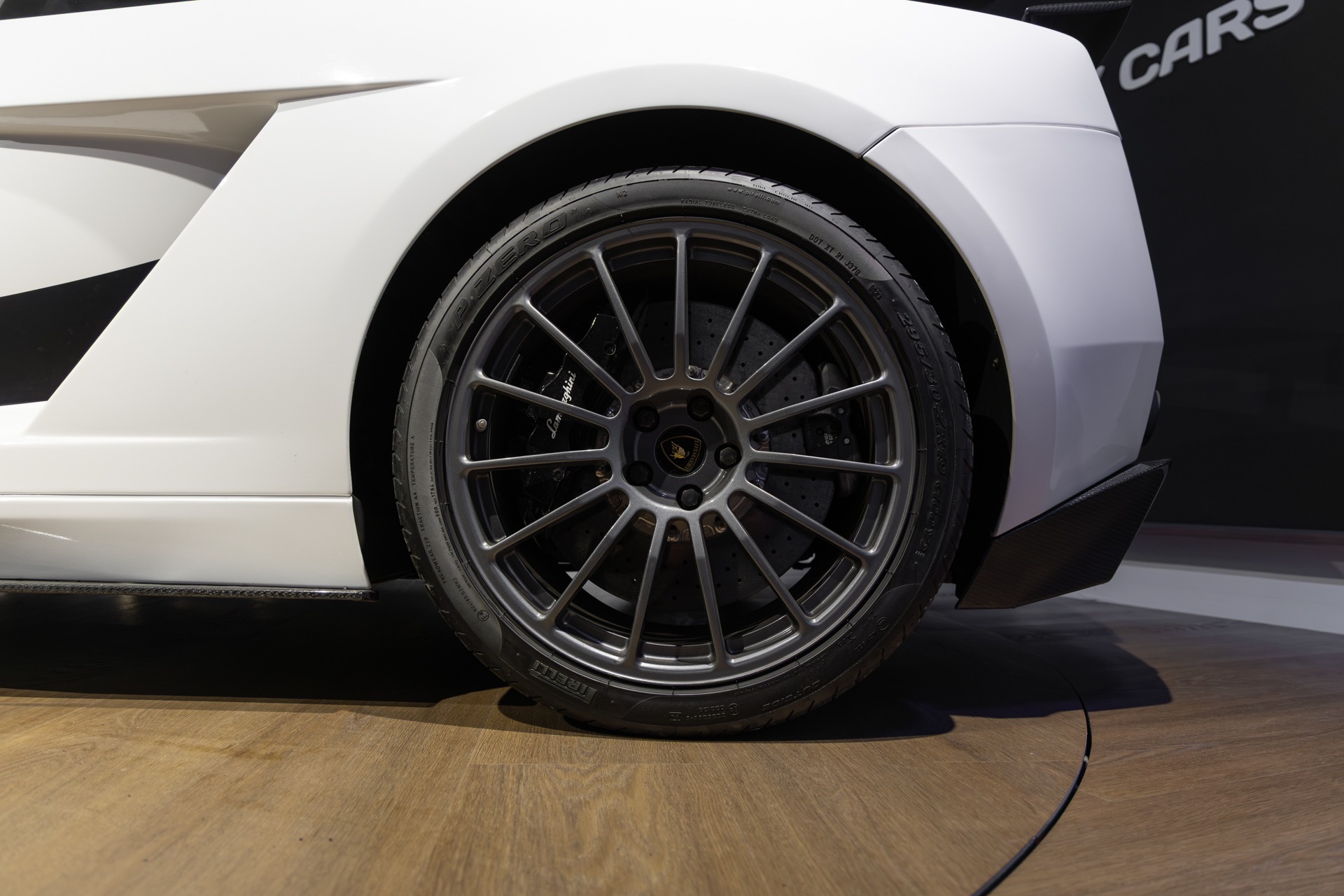 Jantes – LAMBORGHINI – Gallardo SuperLeggera – 2010 – Bianco Monocerus – 77 900 km – 530 ch – V10 atmo – Transmission : Sequentielle – Origine Allemagne – Privaty Cars – Showroom de voitures de sport haut de gamme entre Bordeaux et Nantes