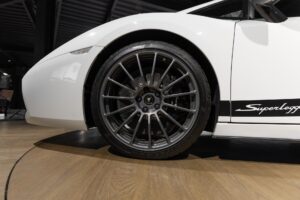 Jantes – LAMBORGHINI – Gallardo SuperLeggera – 2010 – Bianco Monocerus – 77 900 km – 530 ch – V10 atmo – Transmission : Sequentielle – Origine Allemagne – Privaty Cars – Spécialiste des sportives d’occasion proche de Bordeaux