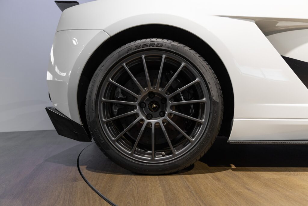 Jantes – LAMBORGHINI – Gallardo SuperLeggera – 2010 – Bianco Monocerus – 77 900 km – 530 ch – V10 atmo – Transmission : Sequentielle – Origine Allemagne – Privaty Cars – Importation de véhicules de prestige et sportifs en Nouvelle-Aquitaine