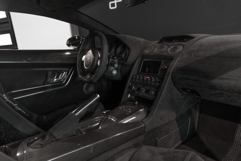 Tableau de bord – LAMBORGHINI – Gallardo SuperLeggera – 2010 – Bianco Monocerus – 77 900 km – 530 ch – V10 atmo – Transmission : Sequentielle – Origine Allemagne – Privaty Cars – Achat et vente de véhicules LAMBORGHINI d’occasion près de Poitiers
