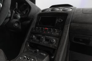 Tableau de bord – LAMBORGHINI – Gallardo SuperLeggera – 2010 – Bianco Monocerus – 77 900 km – 530 ch – V10 atmo – Transmission : Sequentielle – Origine Allemagne – Privaty Cars – Mandat de vente pour automobiles de luxe entre Bordeaux et Nantes