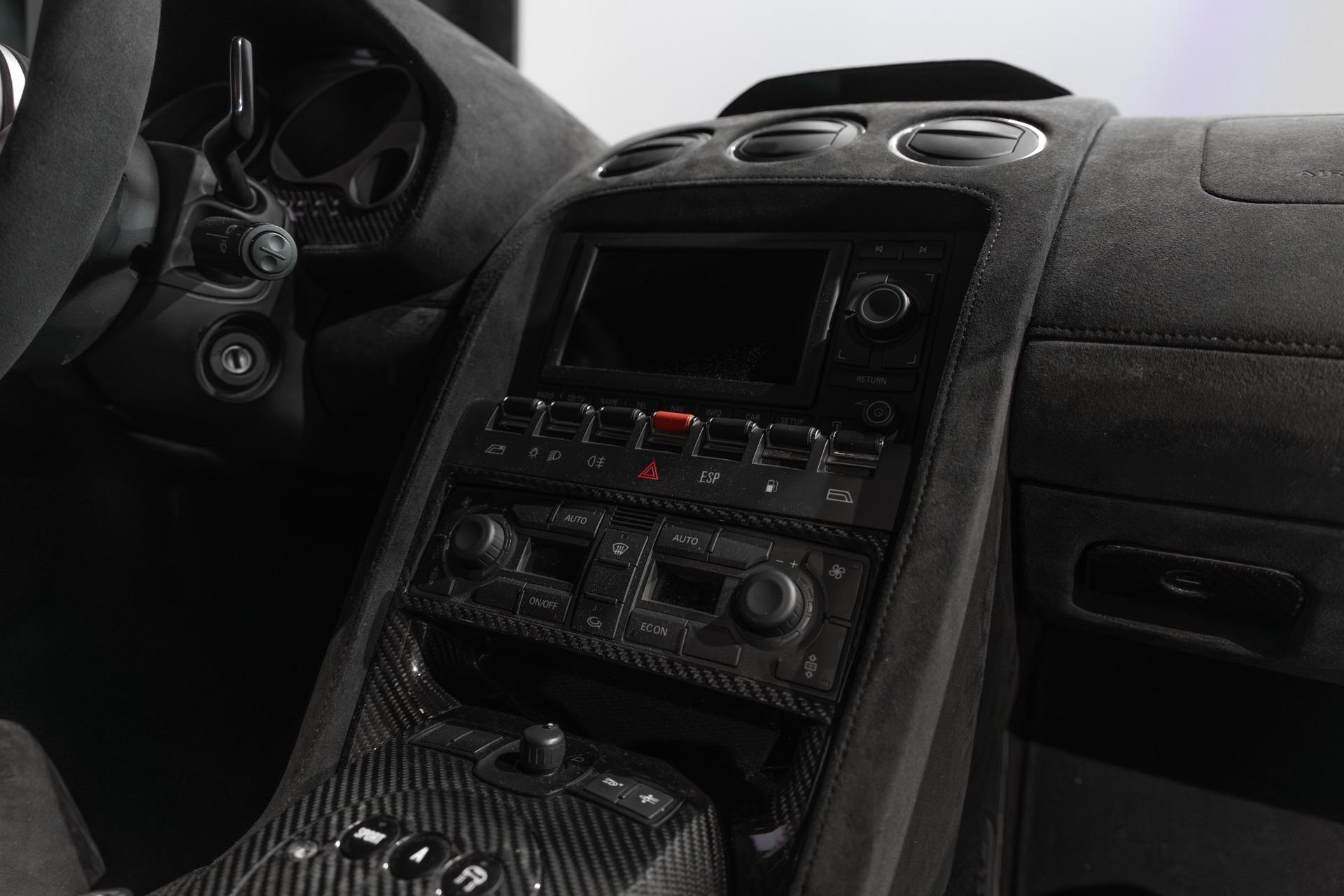 Tableau de bord – LAMBORGHINI – Gallardo SuperLeggera – 2010 – Bianco Monocerus – 77 900 km – 530 ch – V10 atmo – Transmission : Sequentielle – Origine Allemagne – Privaty Cars – Mandat de vente pour automobiles de luxe entre Bordeaux et Nantes