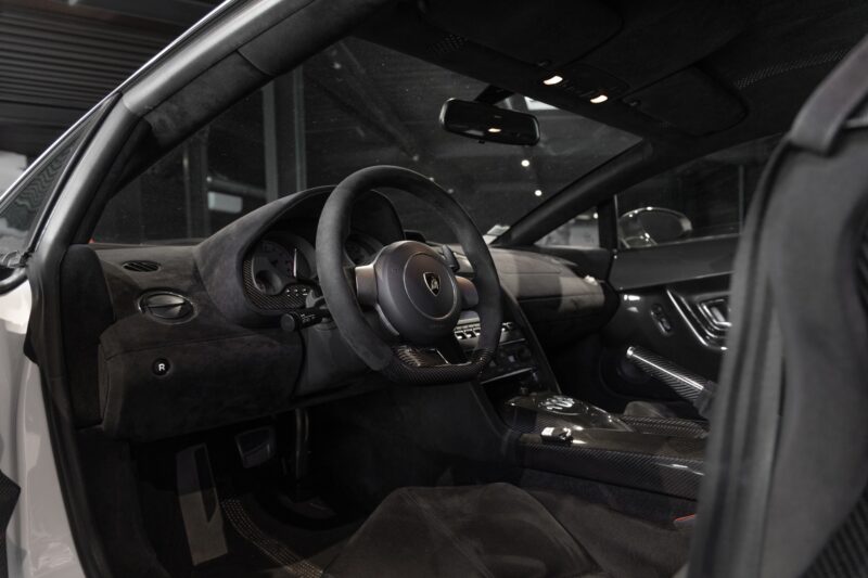 Tableau de bord – LAMBORGHINI – Gallardo SuperLeggera – 2010 – Bianco Monocerus – 77 900 km – 530 ch – V10 atmo – Transmission : Sequentielle – Origine Allemagne – Privaty Cars – Rachat immédiat de véhicules de prestige près de Poitiers