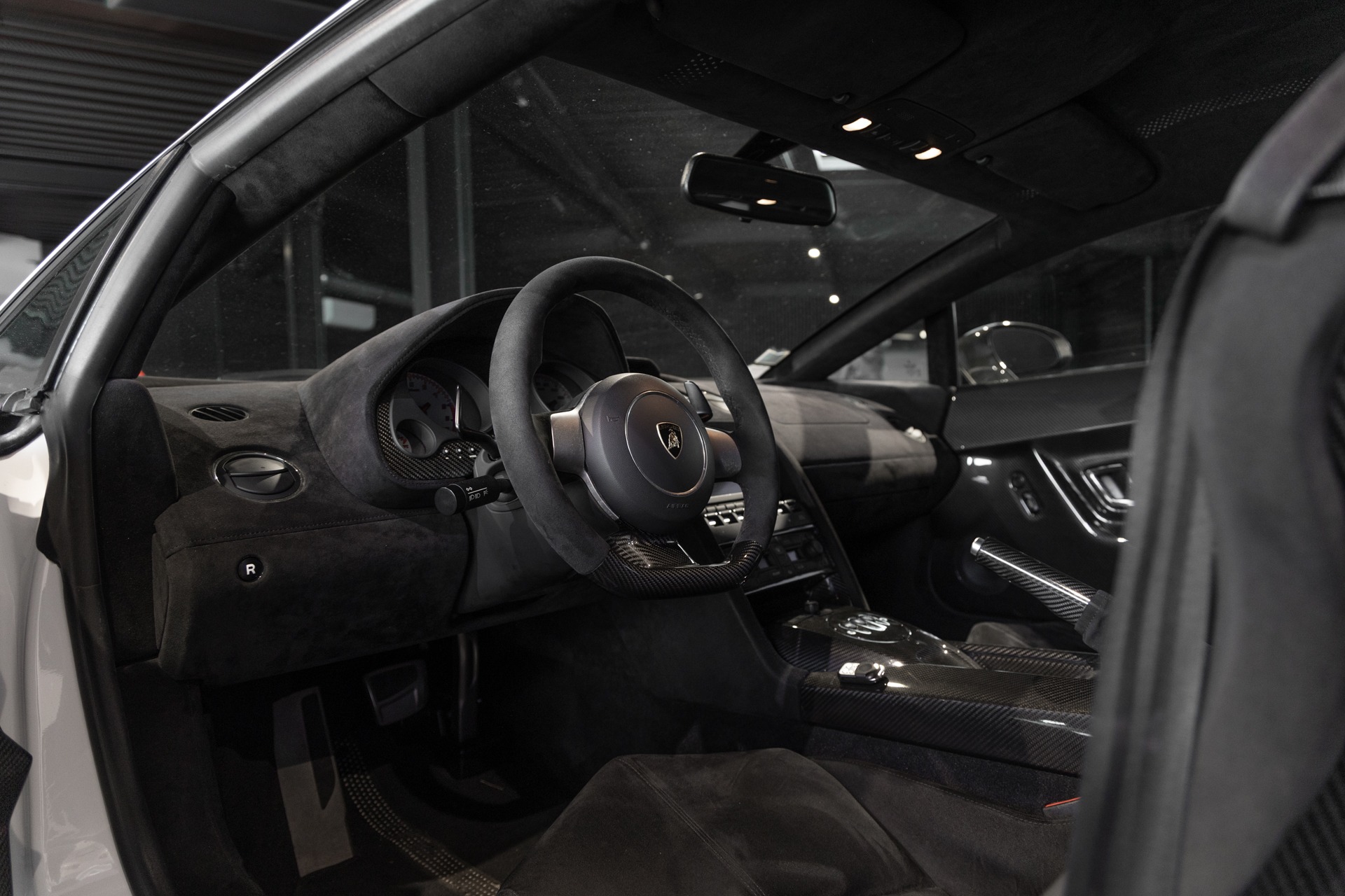 Tableau de bord – LAMBORGHINI – Gallardo SuperLeggera – 2010 – Bianco Monocerus – 77 900 km – 530 ch – V10 atmo – Transmission : Sequentielle – Origine Allemagne – Privaty Cars – Rachat immédiat de véhicules de prestige près de Poitiers