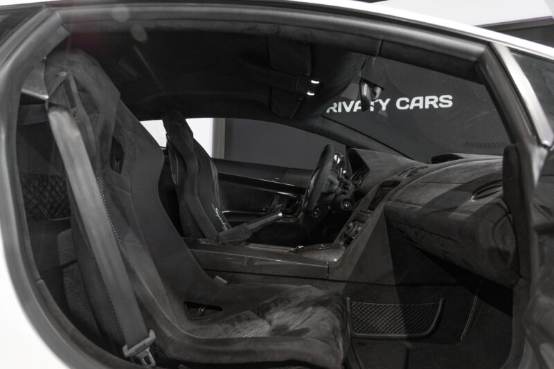 Tableau de bord – LAMBORGHINI – Gallardo SuperLeggera – 2010 – Bianco Monocerus – 77 900 km – 530 ch – V10 atmo – Transmission : Sequentielle – Origine Allemagne – Privaty Cars – Conciergerie automobile pour véhicules de sport dans l’Ouest de la France