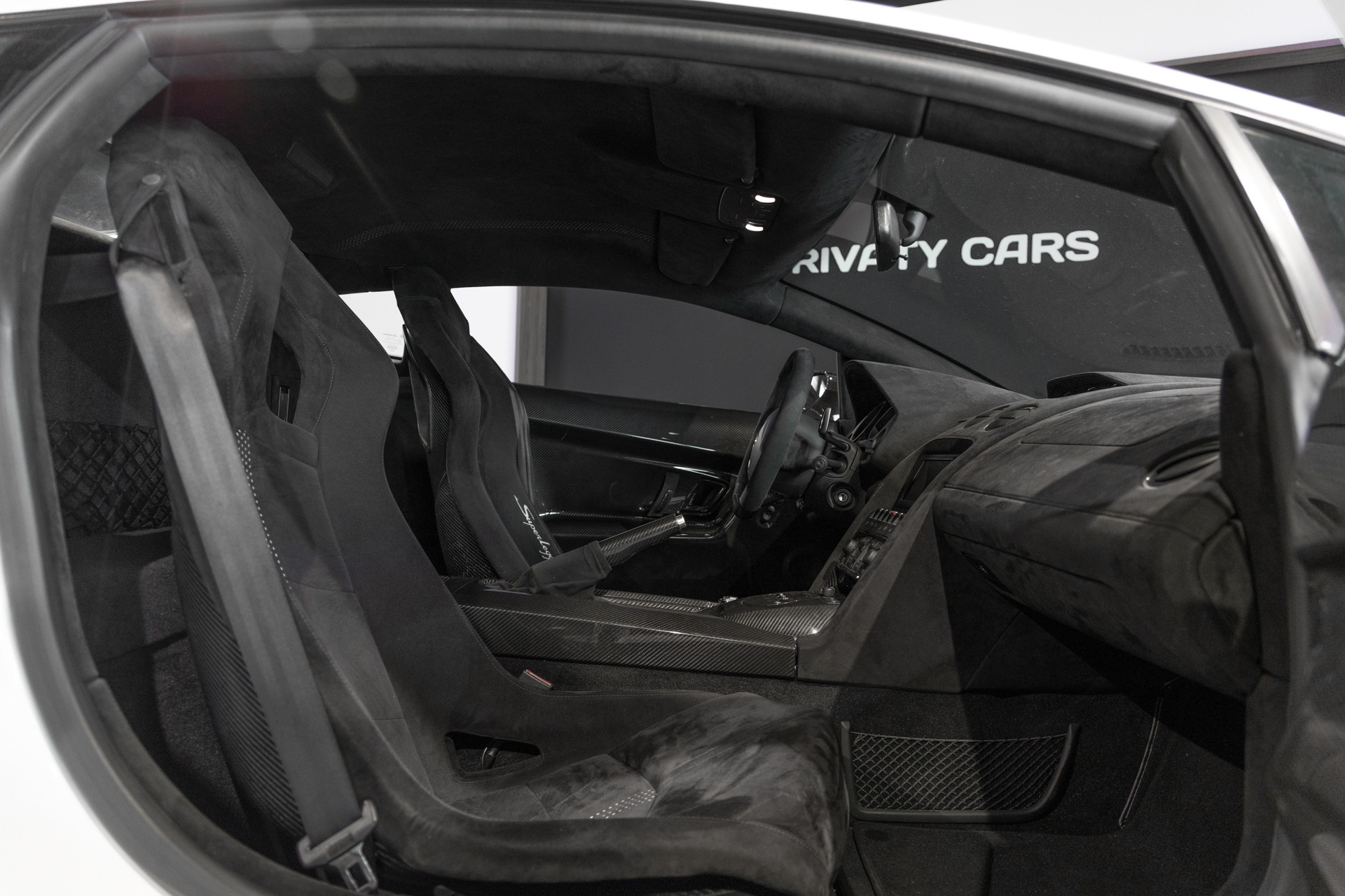 Tableau de bord – LAMBORGHINI – Gallardo SuperLeggera – 2010 – Bianco Monocerus – 77 900 km – 530 ch – V10 atmo – Transmission : Sequentielle – Origine Allemagne – Privaty Cars – Conciergerie automobile pour véhicules de sport dans l’Ouest de la France