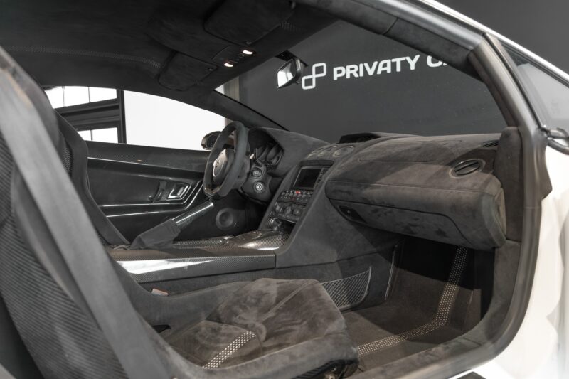 Tableau de bord – LAMBORGHINI – Gallardo SuperLeggera – 2010 – Bianco Monocerus – 77 900 km – 530 ch – V10 atmo – Transmission : Sequentielle – Origine Allemagne – Privaty Cars – Expert des voitures de prestige d’occasion dans l’Ouest de la France