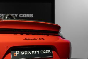 Aileron arrière en carbone – PORSCHE – 718 Spyder RS – 2024 – Rouge Indien – 1 900 km – 500 ch – Flat 6 Atmo – Transmission : Sequentielle – Origine France – Privaty Cars – Estimation et rachat de véhicules haut de gamme en Nouvelle-Aquitaine