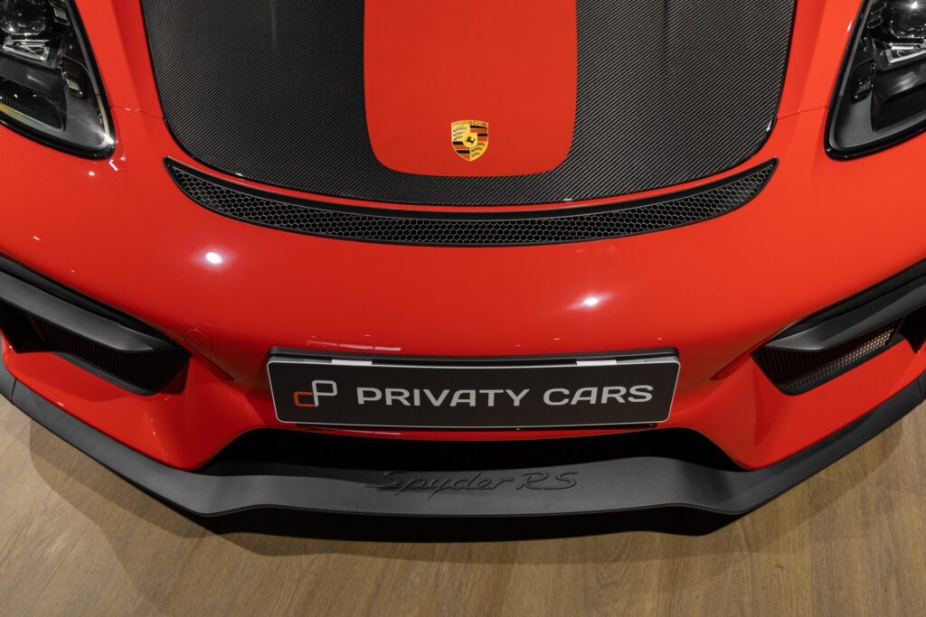 Pares de phares avec grille d'aération – PORSCHE – 718 Spyder RS – 2024 – Rouge Indien – 1 900 km – 500 ch – Flat 6 Atmo – Transmission : Sequentielle – Origine France – Privaty Cars – Reprise de voitures de sport et collection en Charente-Maritime