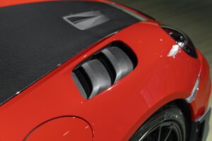 Prise d'air sur le capot arrière – PORSCHE – 718 Spyder RS – 2024 – Rouge Indien – 1 900 km – 500 ch – Flat 6 Atmo – Transmission : Sequentielle – Origine France – Privaty Cars – Reprise cash de voitures de luxe sans obligation d’achat entre Bordeaux et Nantes