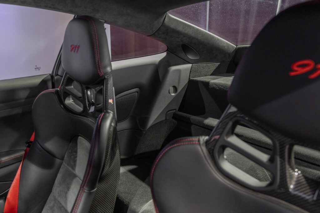 Sièges baquets en carbone – PORSCHE – 911 991 CARRERA T – 2018 – Rouge Indien – 21 900 km – 370 ch – Flat 6 Atmo – Transmission : Manuelle – Origine France – Privaty Cars – Achat et vente de véhicules PORSCHE d’occasion entre Bordeaux et Nantes