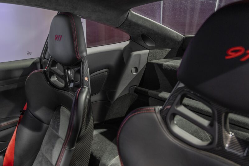 Sièges baquets en carbone – PORSCHE – 911 991 CARRERA T – 2018 – Rouge Indien – 21 900 km – 370 ch – Flat 6 Atmo – Transmission : Manuelle – Origine France – Privaty Cars – Achat et vente de véhicules PORSCHE d’occasion entre Bordeaux et Nantes