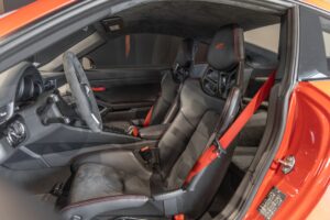 Sièges baquets en cuir – PORSCHE – 911 991 CARRERA T – 2018 – Rouge Indien – 21 900 km – 370 ch – Flat 6 Atmo – Transmission : Manuelle – Origine France – Privaty Cars – Courtage automobile PORSCHE près de Niort