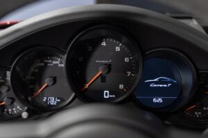 Tableau de bord – PORSCHE – 911 991 CARRERA T – 2018 – Rouge Indien – 21 900 km – 370 ch – Flat 6 Atmo – Transmission : Manuelle – Origine France – Privaty Cars – Rachat de Porsche et Ferrari d’occasion en Nouvelle-Aquitaine