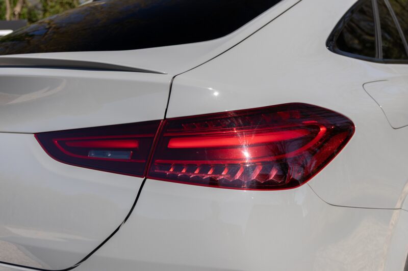 Feu arrière avec design moderne – AMG – GLE AMG – 2019 – Noir Profond – 22 900 km – 252 ch – 4 cyclindres turbo – Transmission : Automatique – Origine France – Privaty Cars – Rachat cash de voitures de sport d’occasion près de Niort
