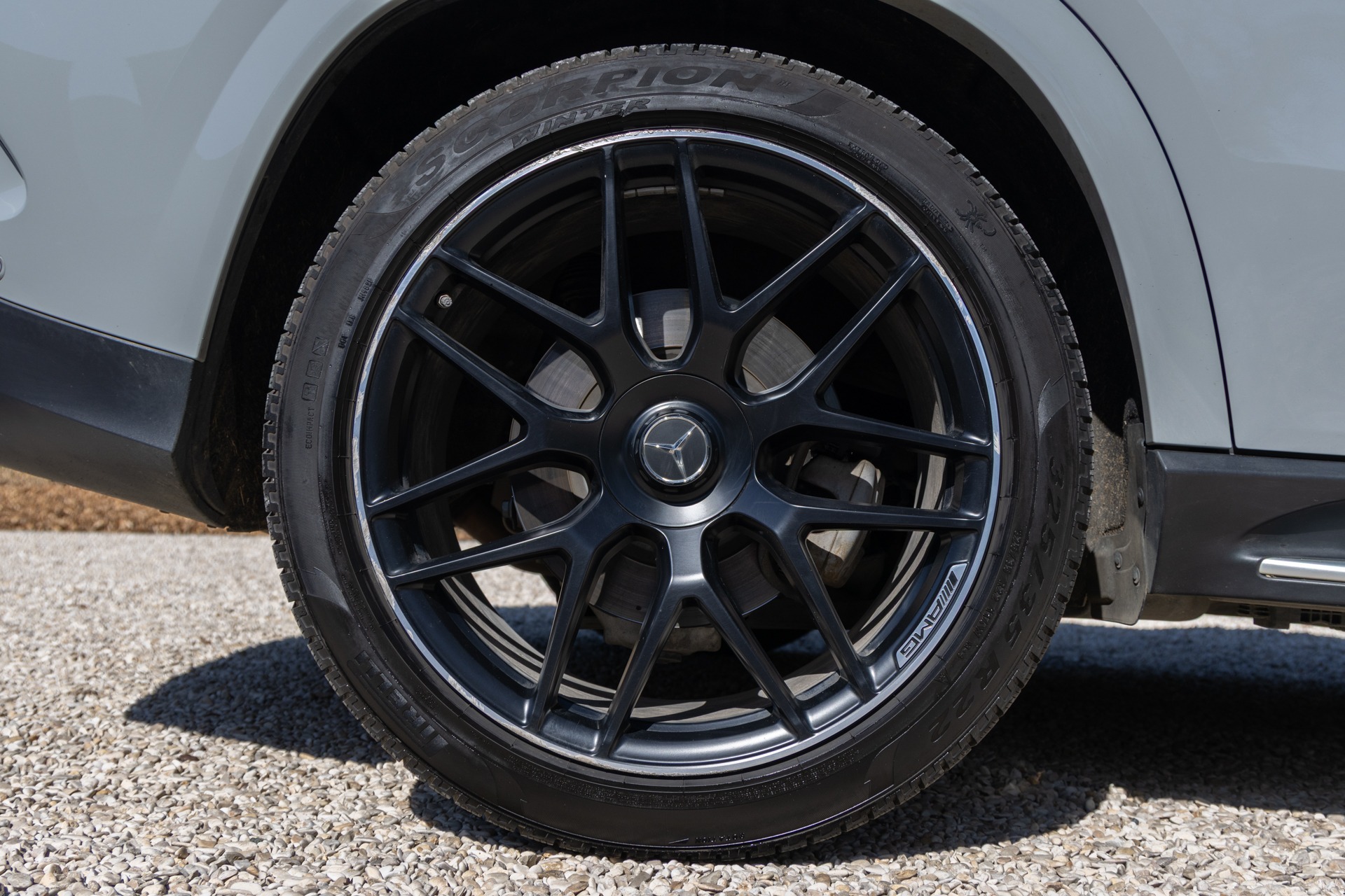 Jantes en alliage noir mat – AMG – GLE AMG – 2019 – Noir Profond – 22 900 km – 252 ch – 4 cyclindres turbo – Transmission : Automatique – Origine France – Privaty Cars – Showroom de voitures de sport haut de gamme à 2 heures de Paris en TGV